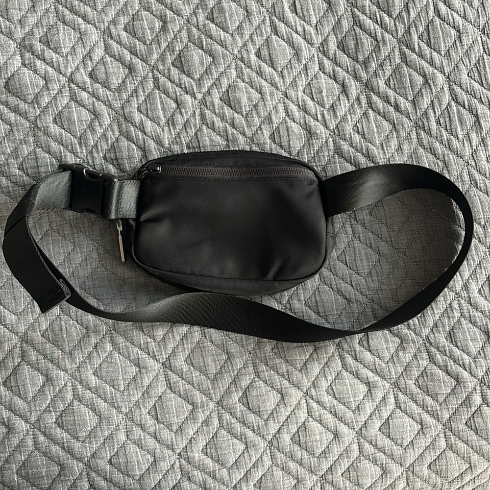 Lulu lemon belt bag - Picture 3 of 4